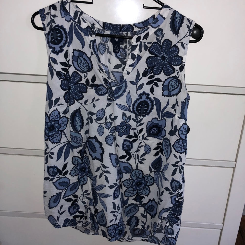 Light Patterned Tank Top